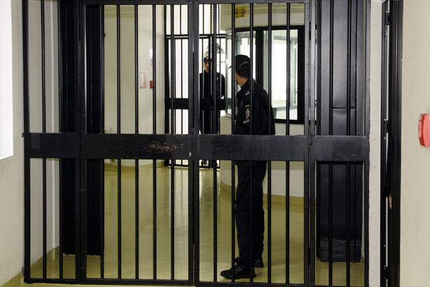 Затвор одлажу трудници, али и њеном мужу!